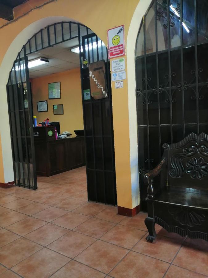 Hotel Internacional Guest House Antigua Exterior photo