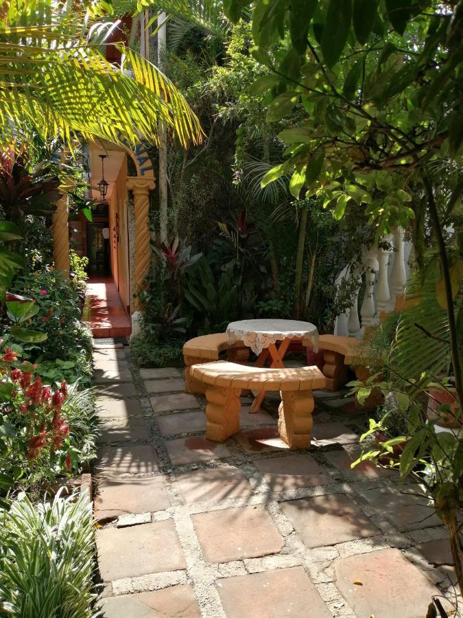 Hotel Internacional Guest House Antigua Exterior photo